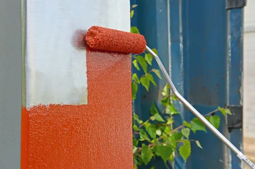 Colusal Speed Primer is suitable for all types of steel construction, both indoor and out. Workable at temperatures between 2 and 35 °C, the new primer solution cures quickly and reliably, even under adverse weather conditions involving moisture exposure and can be recoated after just around two hours. <br>&copy; MC-Bauchemie 2026